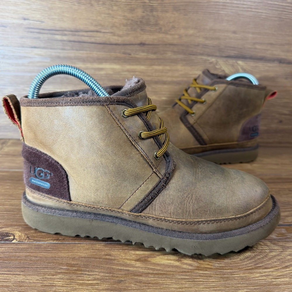UGG Neumel II Weather Boot Youth Size 4 Leather Winter Shoes Snow‎ Boots
